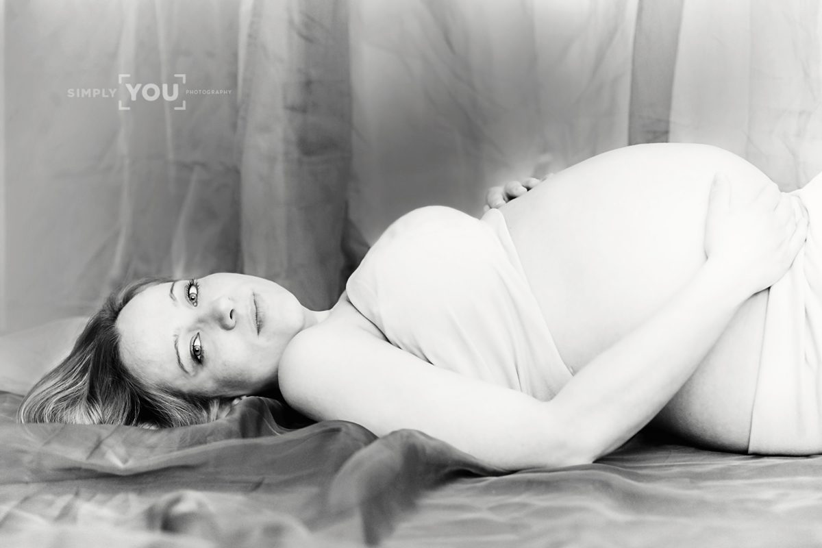Agnes mit grossem Babybauch
